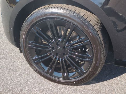 New 2026 Land Rover Range Rover SV image 25