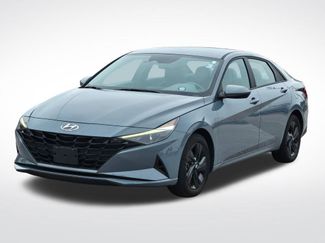 Used 2023 Hyundai Elantra SEL video 2