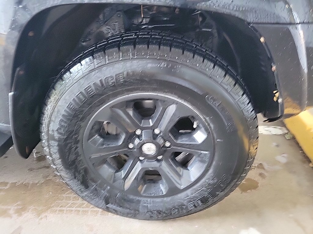 Used 2020 Toyota 4Runner SR5 AWD/4WD image 18