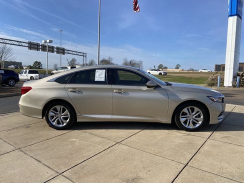 Used 2019 Honda Accord LX image 12