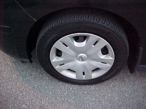 Used 2010 Nissan Versa 1.8 S w/ PWR Plus Pkg FWD image 5