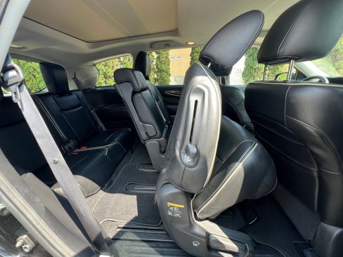 Used 2017 INFINITI QX60 FWD w/ Deluxe Technology Package image 17