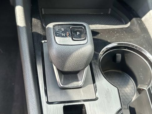 Used 2023 Nissan Rogue SV image 12