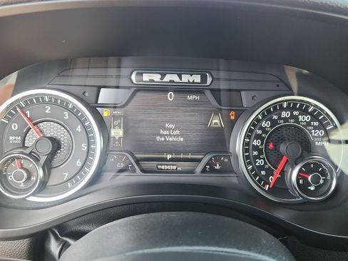 Used 2025 RAM 1500 Laramie AWD/4WD image 15