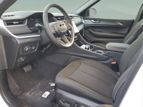 New 2025 Jeep Grand Cherokee Laredo w/ Luxury Tech Group I image 14