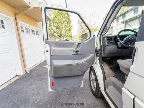 Used 2003 Volkswagen Eurovan MV image 28