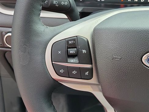 Used 2023 Ford Explorer XLT image 26
