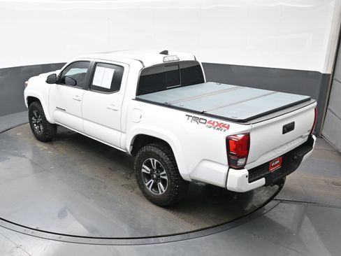 Used 2018 Toyota Tacoma TRD Sport image 38