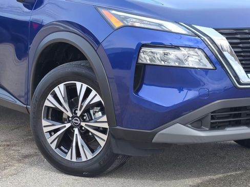 Used 2023 Nissan Rogue SV AWD/4WD image 3