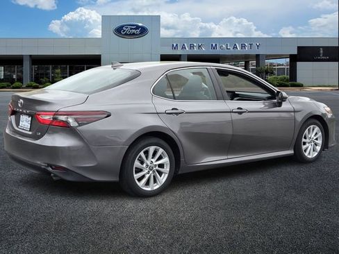 Used 2023 Toyota Camry LE image 5