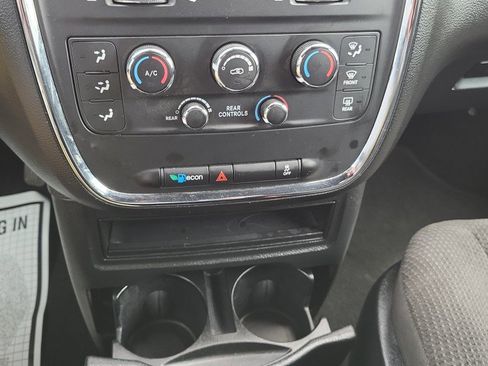 Used 2019 Dodge Grand Caravan SE FWD image 33