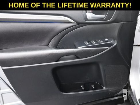 Used 2017 Toyota Highlander SE AWD/4WD image 11