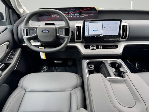 New 2025 Ford Expedition Active image 5