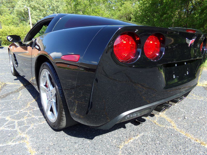 Used 2005 Chevrolet Corvette Coupe w/ Preferred Equipment Group RWD image 10