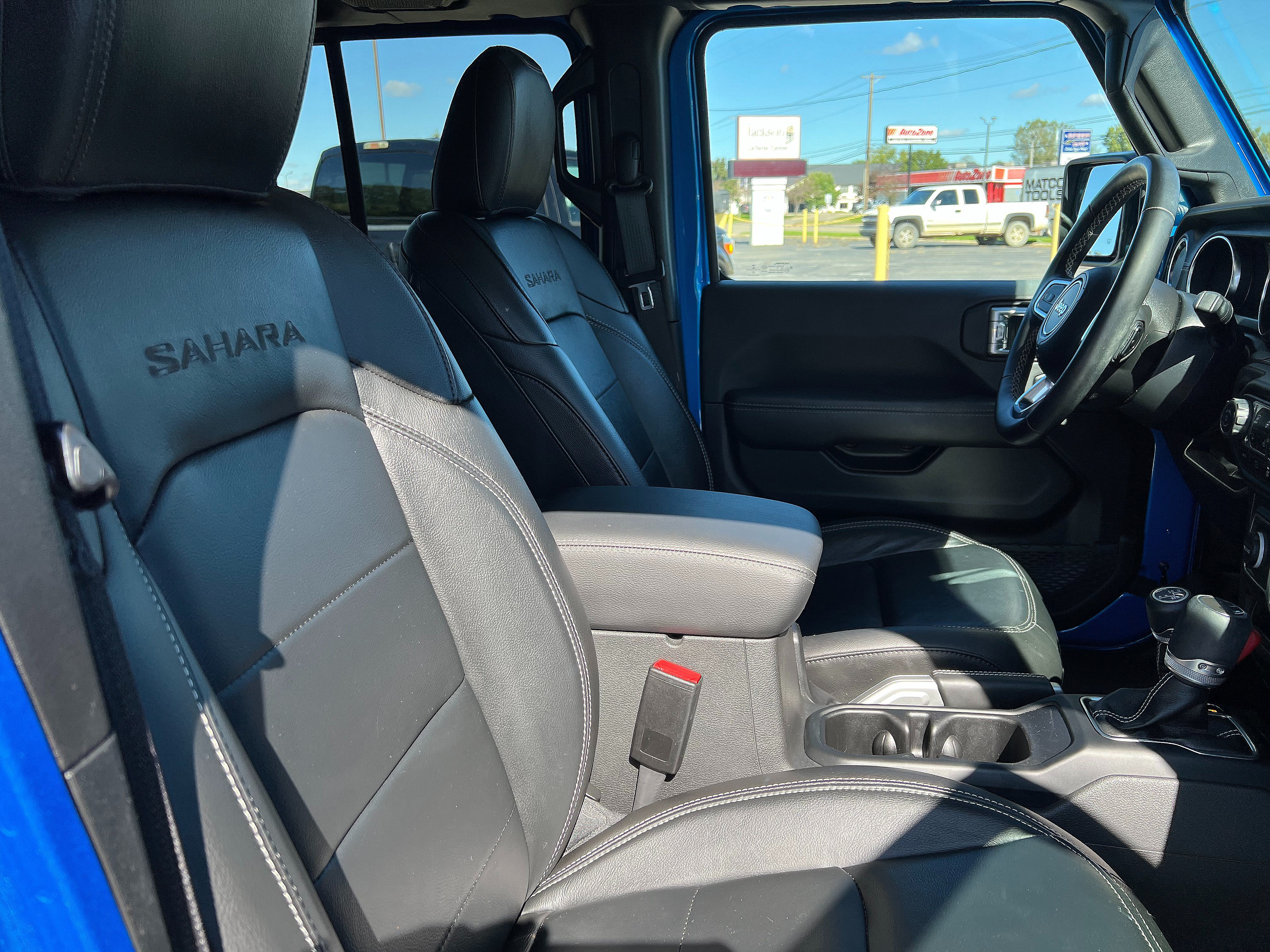 Used 2022 Jeep Wrangler Unlimited Sahara w/ Cold Weather Group AWD/4WD image 30