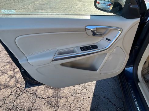 Used 2015 Volvo S60 T5 Premier image 12