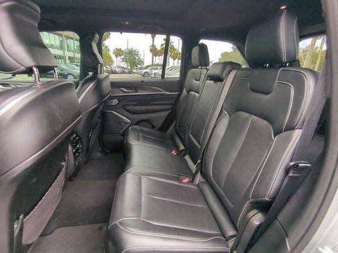 Certified 2022 Jeep Grand Cherokee Overland w/ Adv Protech Group III AWD/4WD image 16