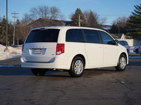 Used 2018 Dodge Grand Caravan SE w/ UConnect Hands-Free Group image 3