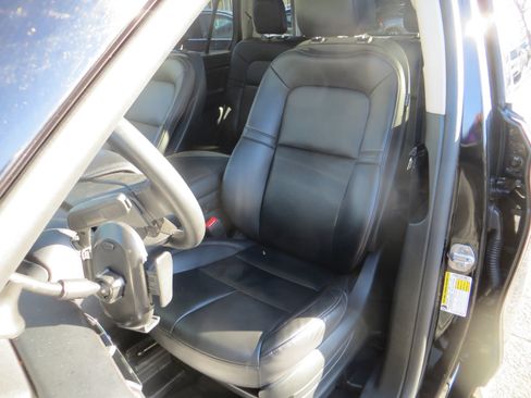 Used 2023 Lincoln Aviator AWD w/ Premium Package image 23