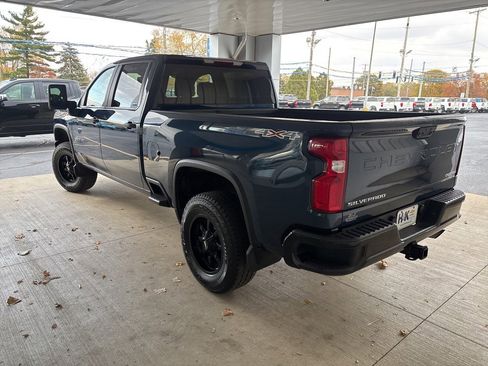 Used 2020 Chevrolet Silverado 2500 Custom w/ Custom Value Package image 4