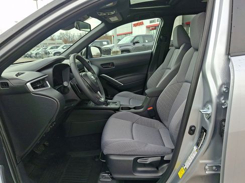 Used 2026 Toyota Corolla Cross AWD Hybrid w/ Moonroof Package image 13