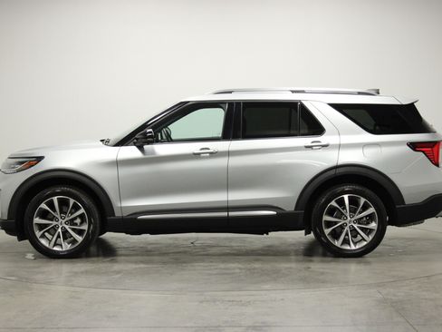 Used 2025 Ford Explorer Platinum w/ Ultimate Package image 5