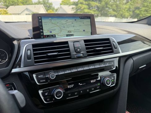 Used 2018 BMW 330i xDrive Wagon AWD/4WD image 21