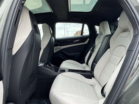 New 2026 Porsche Panamera 4 image 16