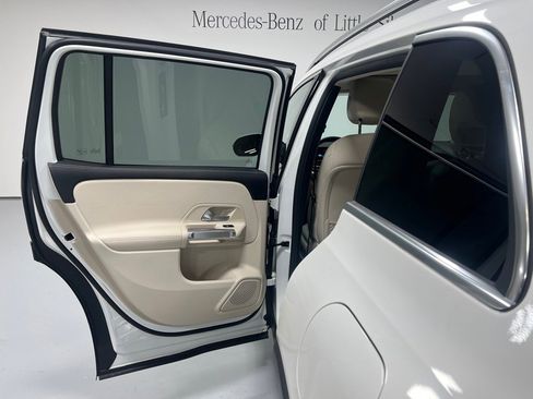 Used 2022 Mercedes-Benz GLB 250 4MATIC image 23