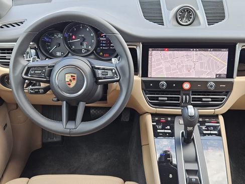 Certified 2026 Porsche Macan AWD/4WD image 25