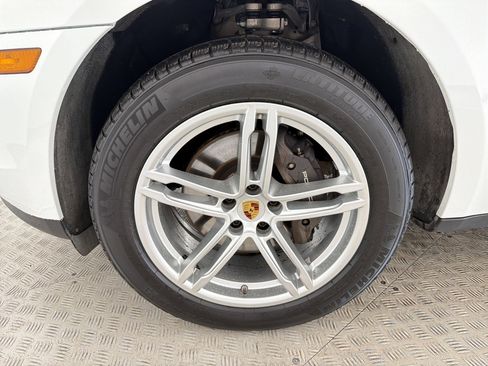 Used 2021 Porsche Macan image 12