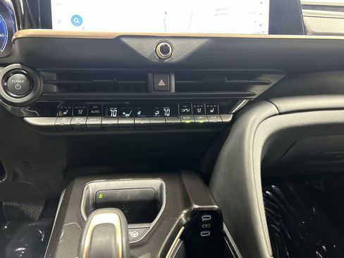 Used 2024 Toyota Crown Platinum image 12