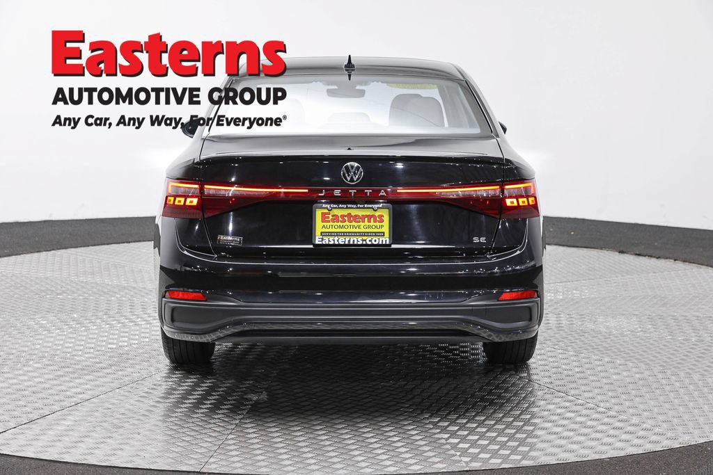 Used 2025 Volkswagen Jetta SE FWD image 7