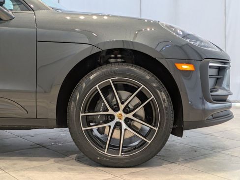 Certified 2025 Porsche Macan image 10