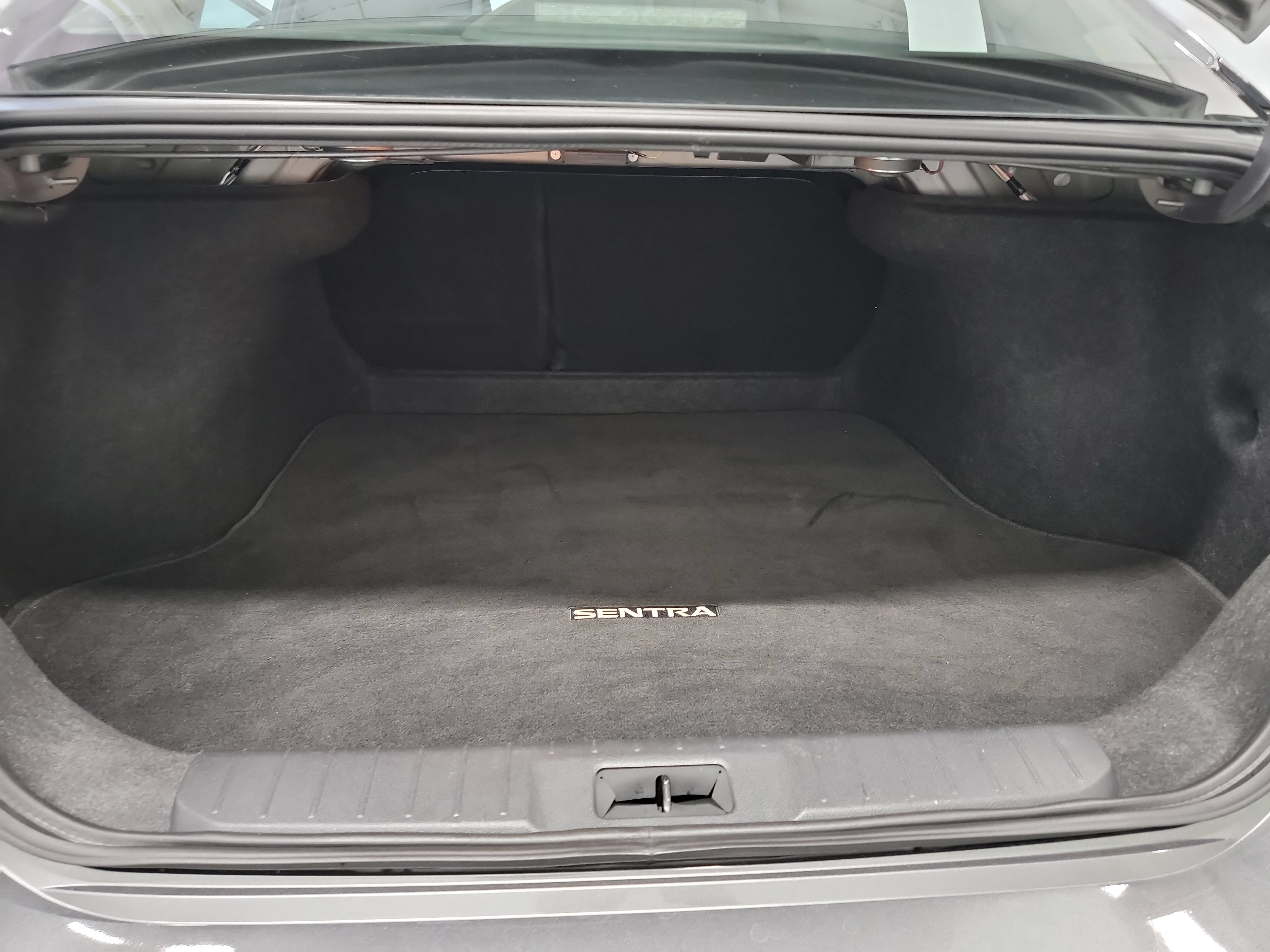 Used 2025 Nissan Sentra SR FWD image 25