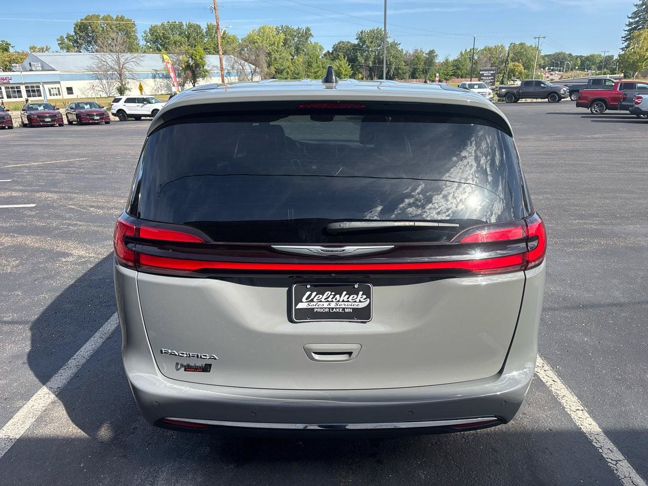 Used 2025 Chrysler Pacifica Select FWD image 4