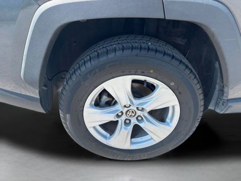 Used 2021 Toyota RAV4 XLE w/ Convenience Package FWD image 40