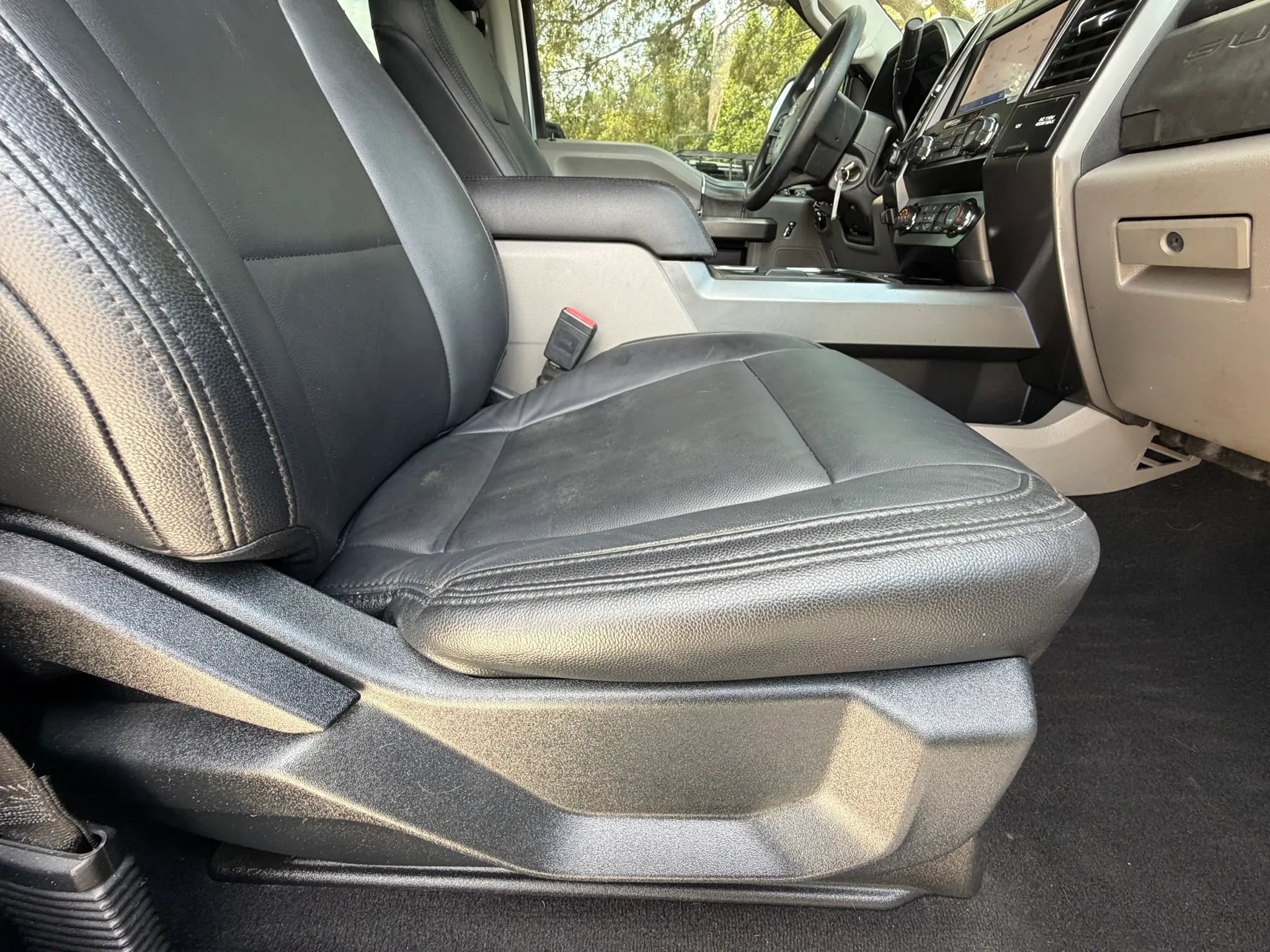 Used 2020 Ford F250 XLT w/ XLT Premium Package AWD/4WD image 32
