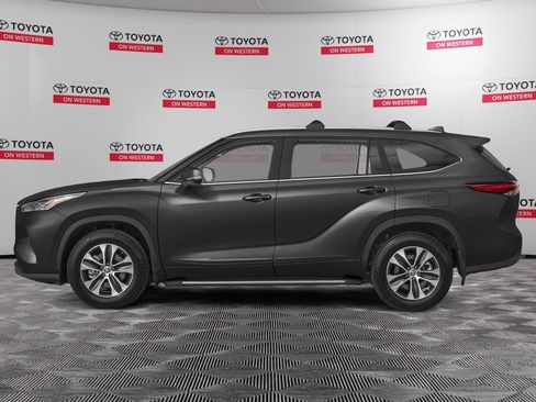 New 2026 Toyota Highlander XLE image 3