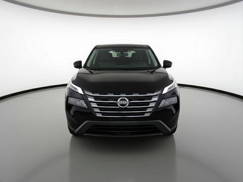 Used 2025 Nissan Rogue SV image 2