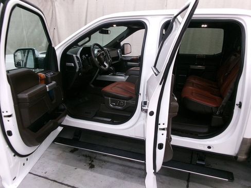 Used 2018 Ford F150 King Ranch w/ Equipment Group 601A Luxury AWD/4WD image 19
