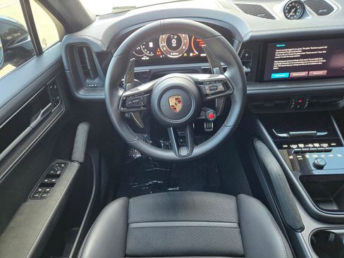 Certified 2025 Porsche Cayenne GTS AWD/4WD image 14