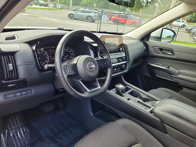 Used 2025 Nissan Pathfinder SV FWD image 17