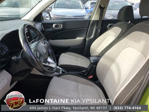 Used 2021 Hyundai Venue SEL image 9