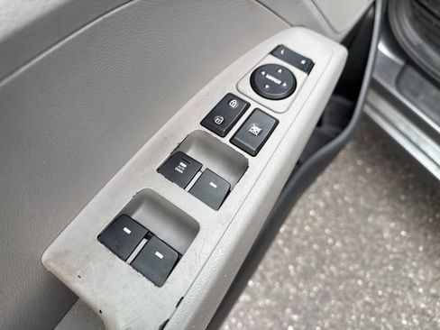 Used 2018 Hyundai Elantra SE image 16