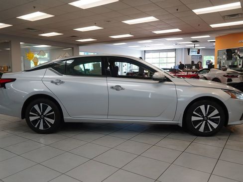 Used 2020 Nissan Altima 2.5 SV AWD/4WD image 16