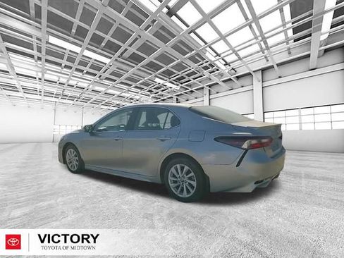 Used 2024 Toyota Camry SE image 5