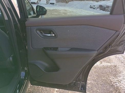 Used 2023 Nissan Rogue SV image 15