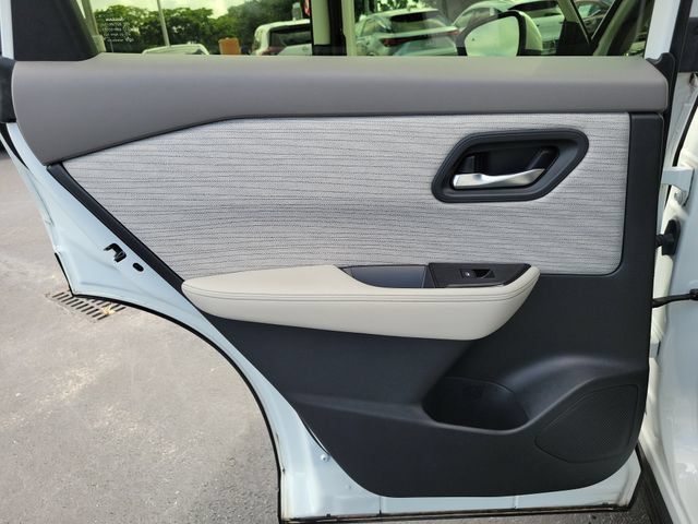 Used 2023 Nissan Rogue SV FWD image 9