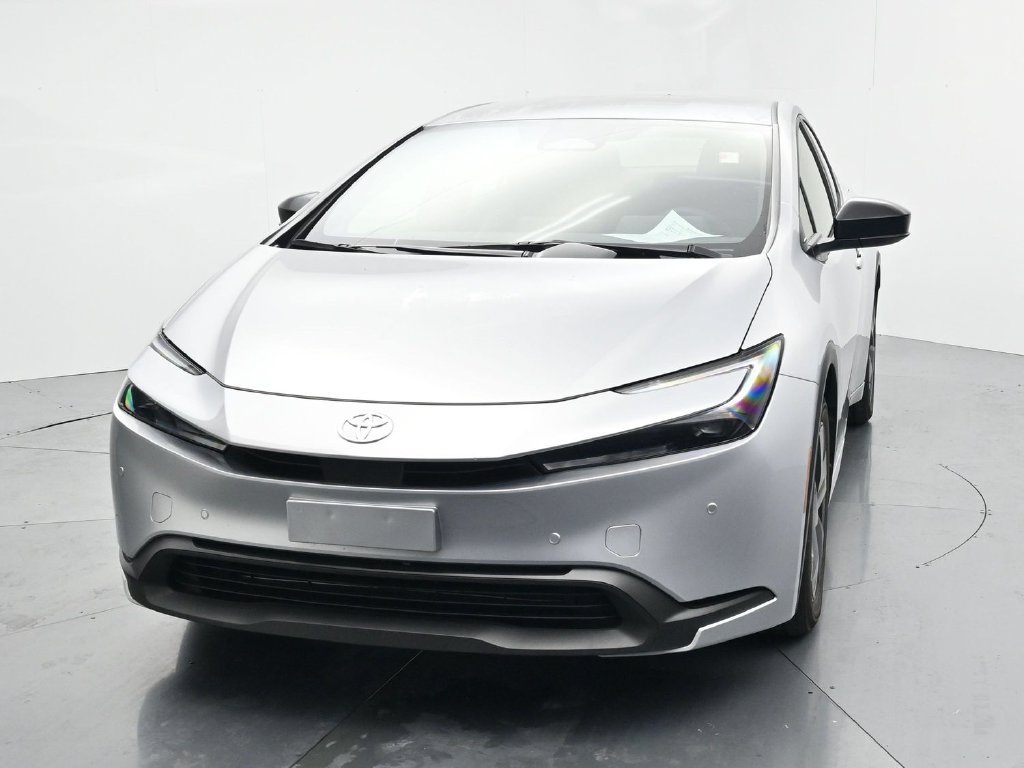 Used 2026 Toyota Prius LE FWD image 3